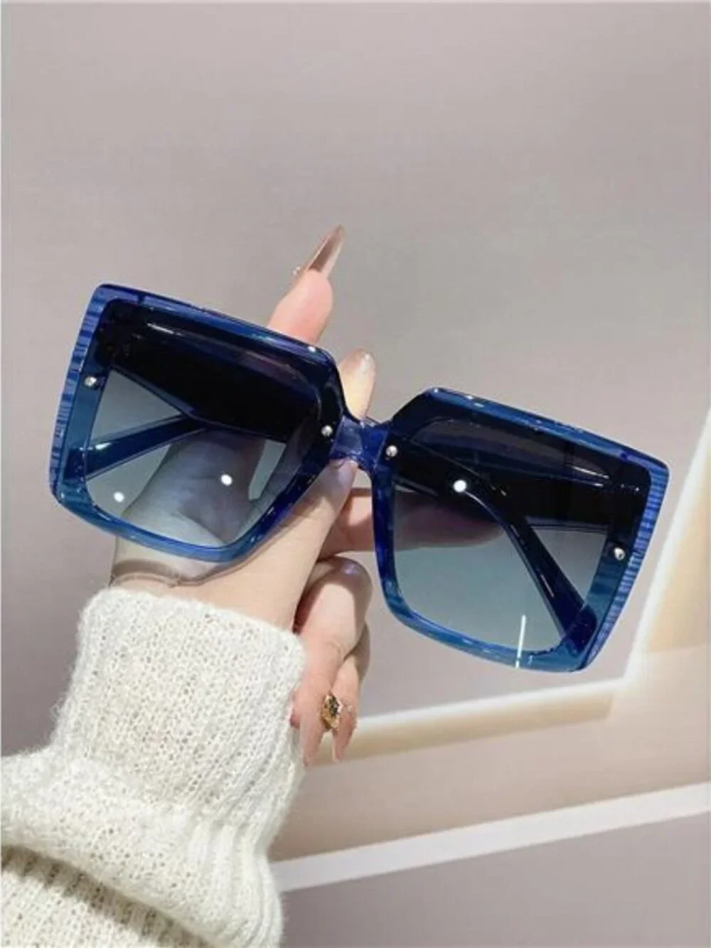 Oversized Gradient Square Sunglasses